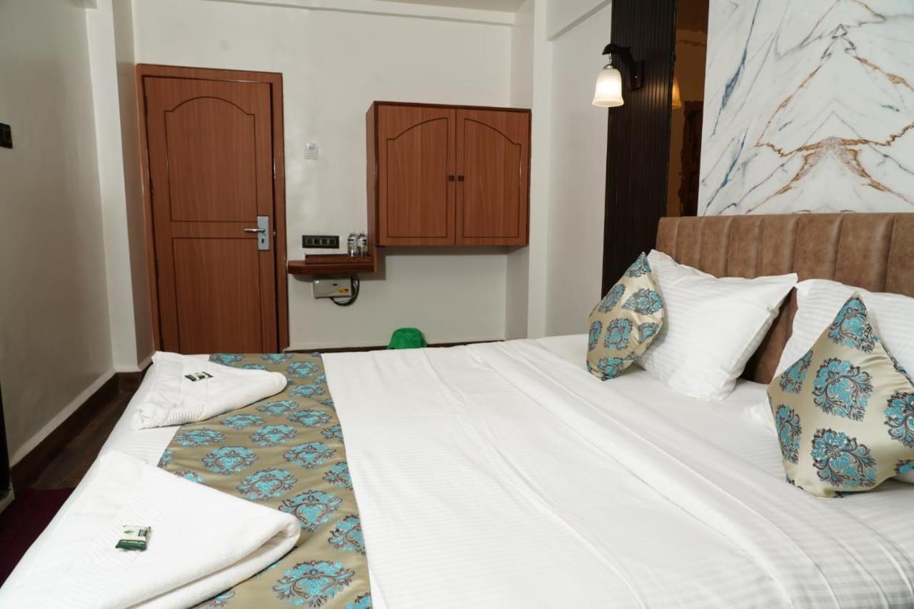Hotel Padma Krishna Pune Luaran gambar
