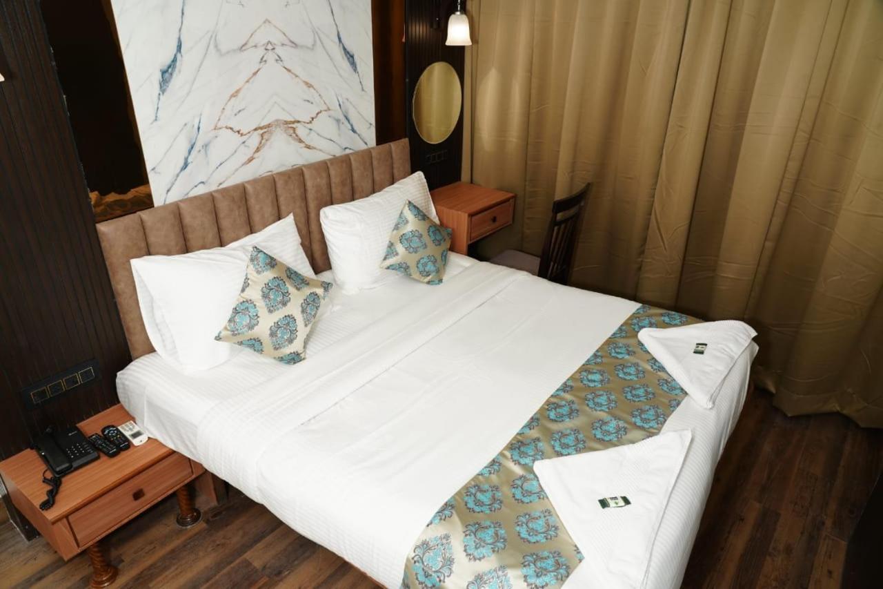 Hotel Padma Krishna Pune Luaran gambar