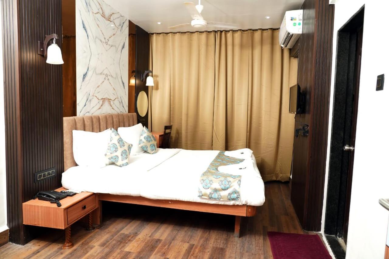 Hotel Padma Krishna Pune Luaran gambar