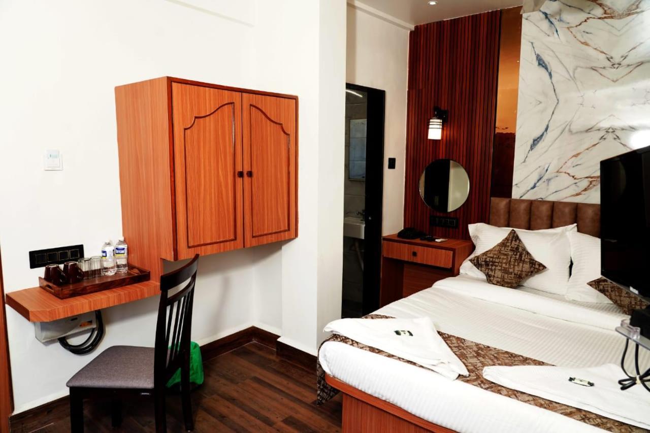 Hotel Padma Krishna Pune Luaran gambar